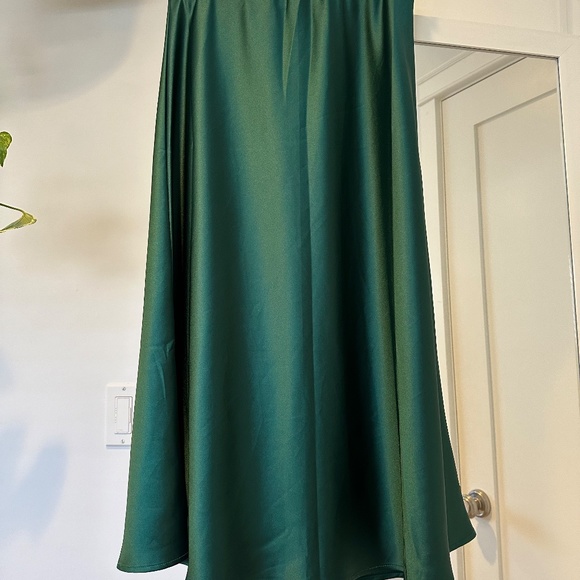 Green Satin High Waist Midi Skirt - Picture 2 of 6
